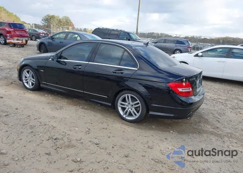 2012 Mercedes-Benz C 250 Sport z USA, uszkodzony, nr VIN WDDGF4HBXCA636231